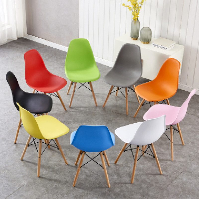 42*46*82cm PP Dining Chairs OEM With Wooden Leges
